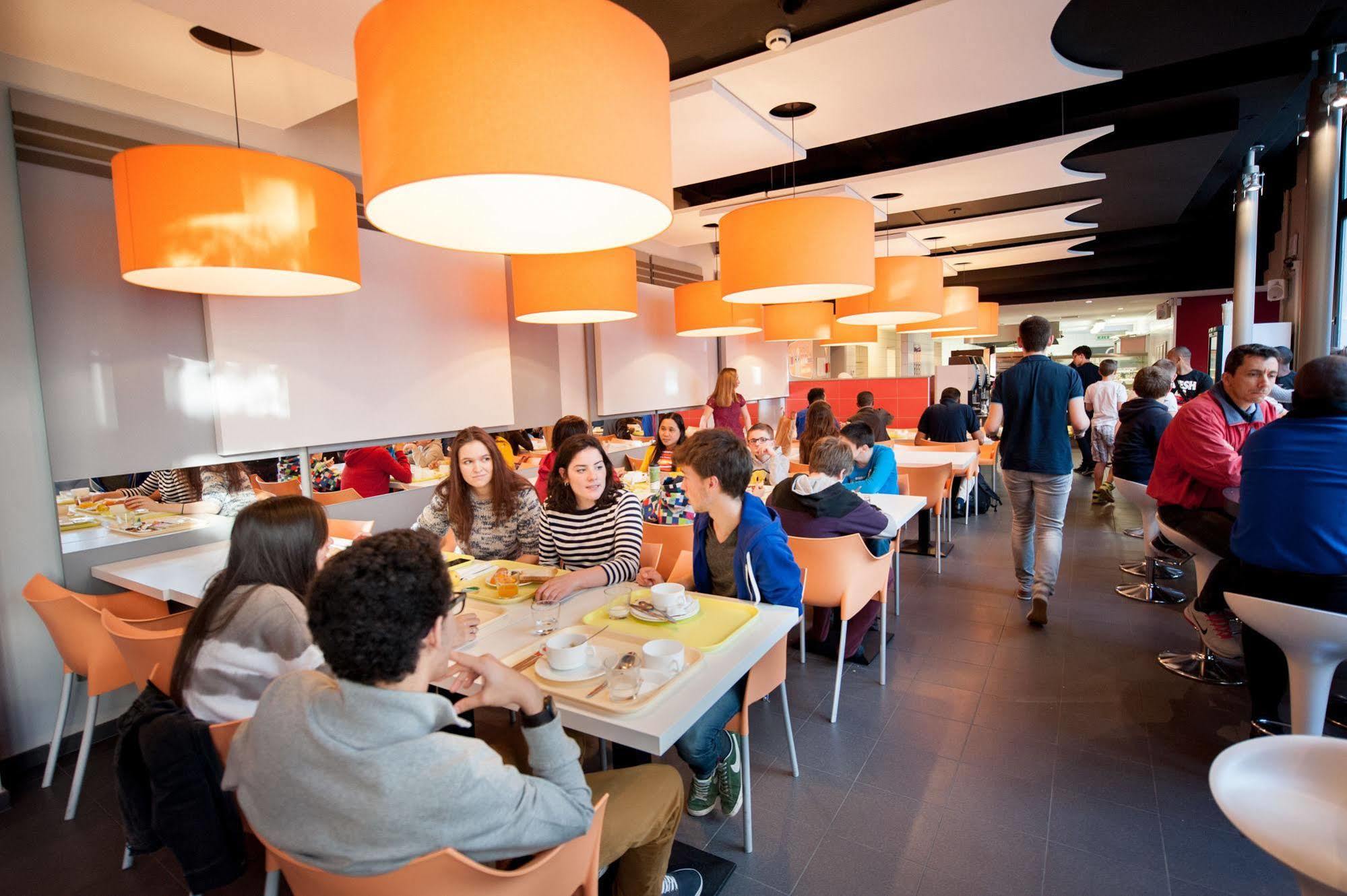 בריסל Hi Jacques Brel Hostel מראה חיצוני תמונה
